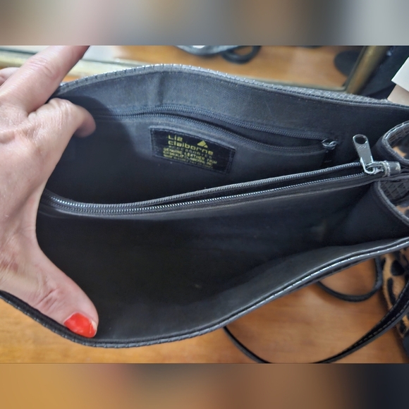 VINTAGE 1980'S LIZ CLAIBORNE  Leather Deep navy Crossbody Handbag - Picture 11 of 12